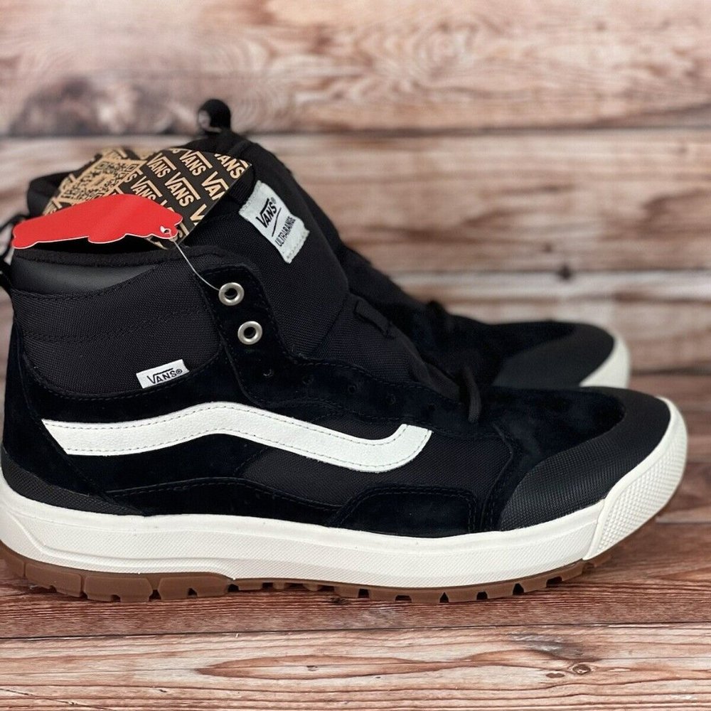 VANS BOOTS. Ultra Range, Black & Gum. NWT